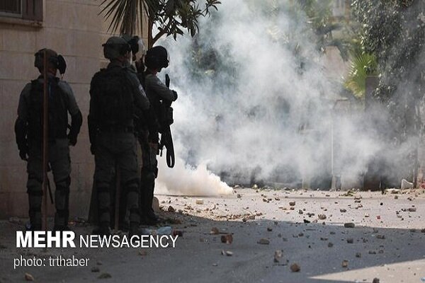 Zionists raid Palestinians in Nablus, injure dozens