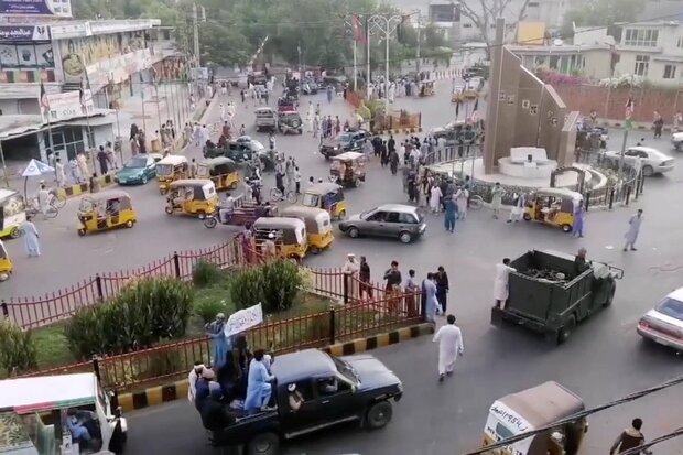 Taliban delegation enters Afghan presidential palace