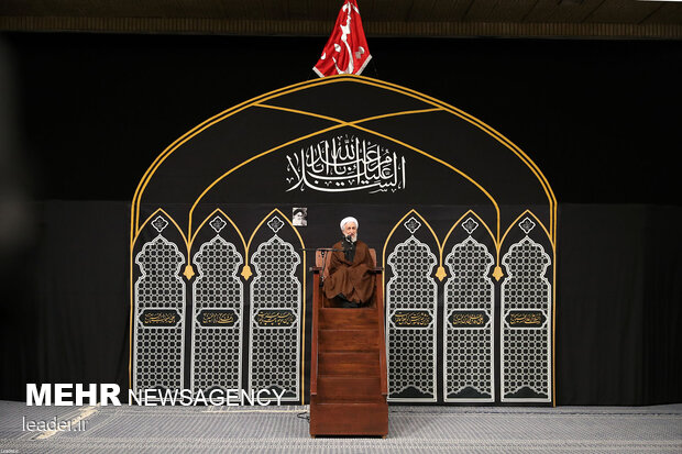 Leader hosts mourning ceremony of Imam Hussein(PBUH)