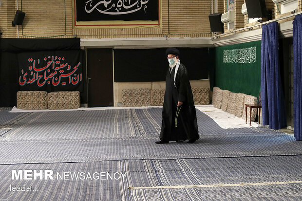 Leader hosts mourning ceremony of Imam Hussein(PBUH)