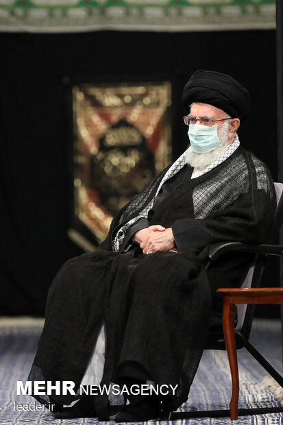 Leader hosts mourning ceremony of Imam Hussein(PBUH)