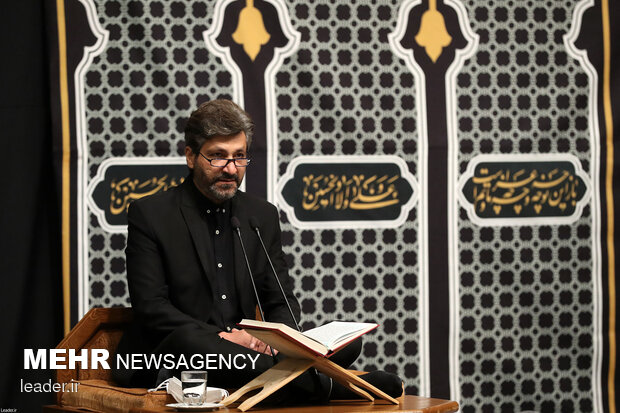 Leader hosts mourning ceremony of Imam Hussein(PBUH)