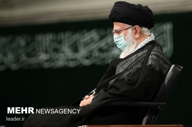 Leader hosts mourning ceremony of Imam Hussein(PBUH)