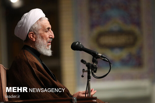 Leader hosts mourning ceremony of Imam Hussein(PBUH)