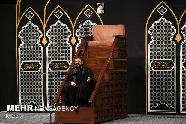 Leader hosts mourning ceremony of Imam Hussein(PBUH)