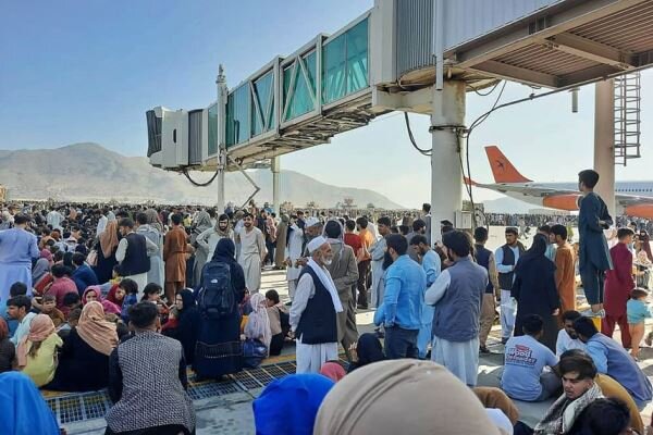 وقوع تیراندازی در پی ازدحام جمعیت در فرودگاه کابل