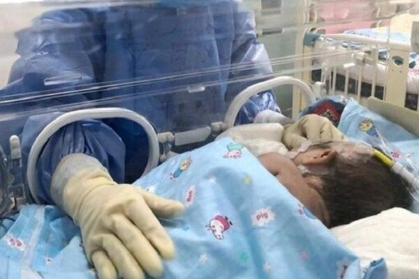 نوزاد عجول خرمشهری در آمبولانس چشم به جهان گشود