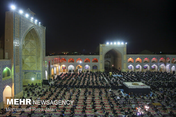 عزاداری شب هشتم محرم در مسجد جامع اصفهان