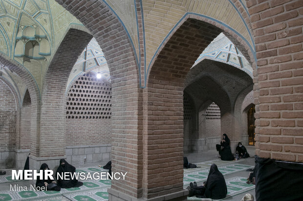 مراسم سوگواری اباعبدالله الحسین (ع) در محوطه مسجد کبود تبریز