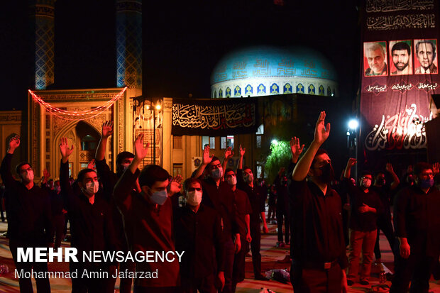 Tahran'da Aşura gecesi merasimi
