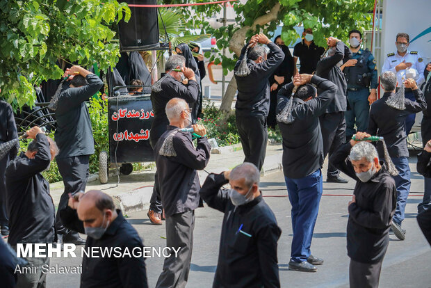 مراسم زنجیر زنی سرخه در روز تاسوعا