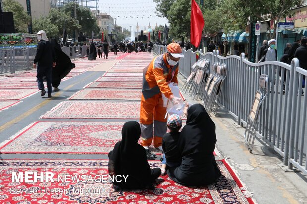 اقامه نماز جماعت ظهر تاسوعا در خیابان های مشهد