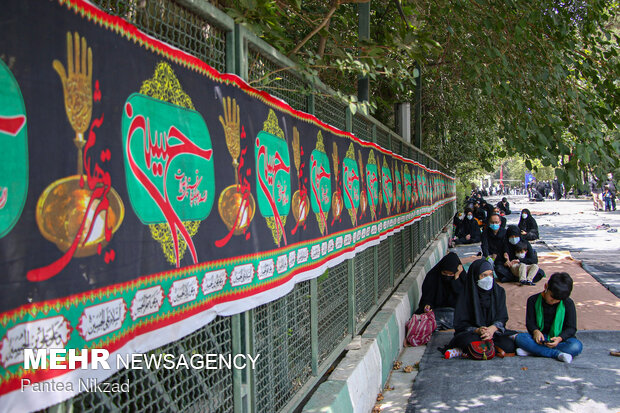 مراسم تاسوعای حسینی در مصلی دانشگاه تهران