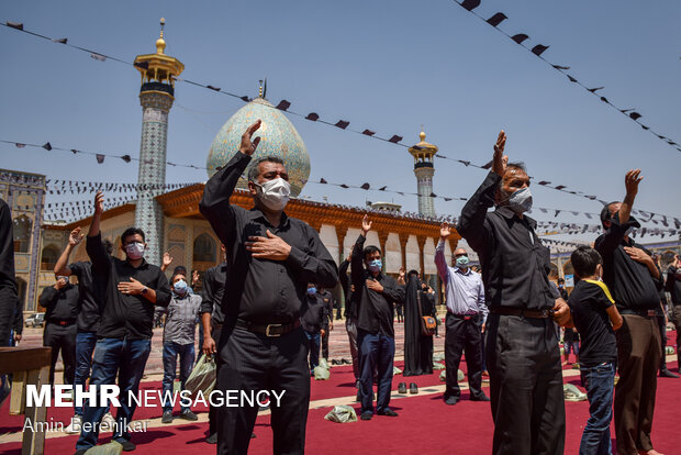 عزاداری ظهر تاسوعای حسینی و اقامه نماز ظهر تاسوعا در حرم مطهر شاهچراغ(ع) شیراز