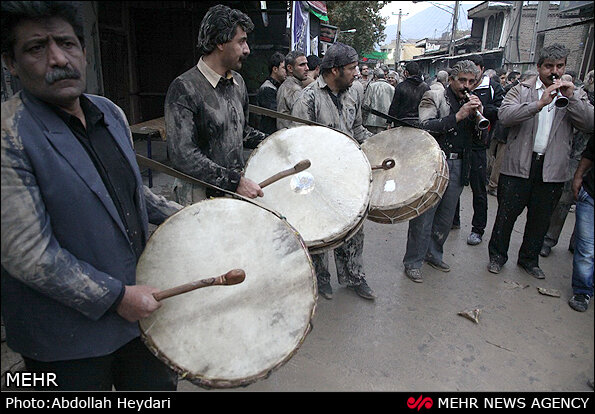 «چمرونه»از عمق اندوه دل‌ها می‌گوید/آئین عاشورایی از جنس شعر و آوا