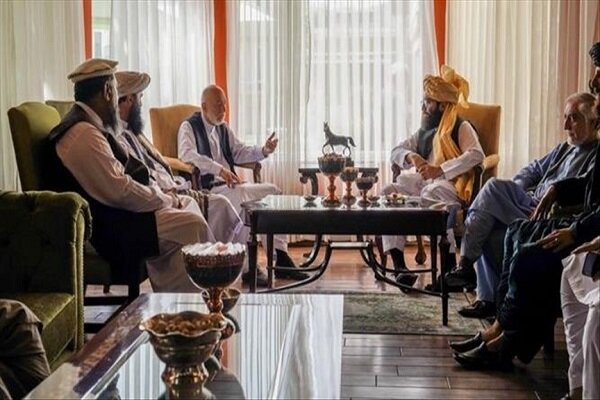عضو هیات مذاکره‌کننده طالبان با کرزی و عبدالله دیدار کرد