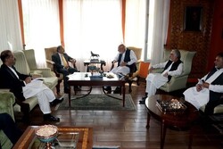 دیدار «عبدالله» و «کرزی» با سفیر پاکستان در کابل
