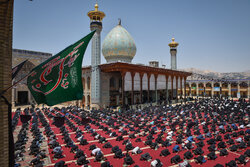 عزاداری و اقامه نماز ظهر عاشورا در شیراز