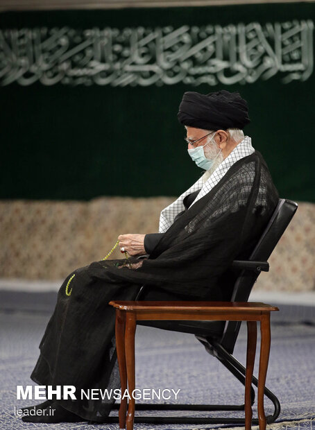 Leader attends Ashura night mourning ceremony
