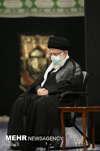 Leader attends Ashura night mourning ceremony
