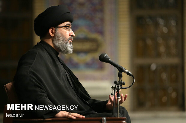 Leader attends Ashura night mourning ceremony
