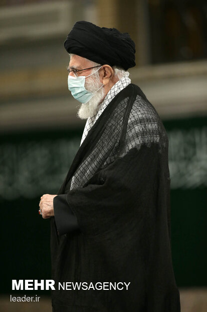 Leader attends Ashura night mourning ceremony
