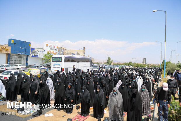 اقامه نماز ظهر عاشورا در سمنان