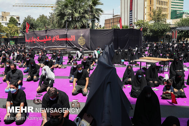 مراسم عزاداری ظهر عاشورا در میدان فلسطین