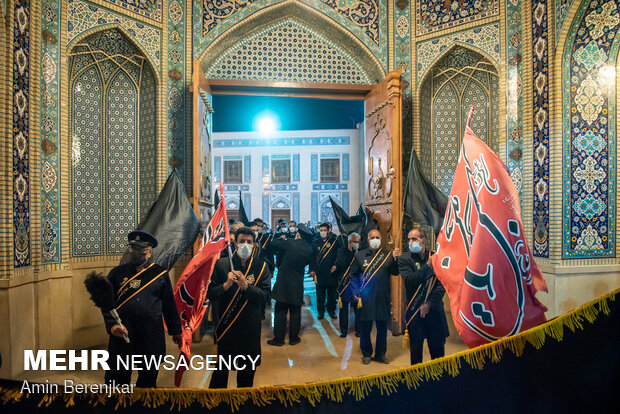 لاله گردانی شام غریبان در حرم مطهر شاهچراغ(ع) شیراز
