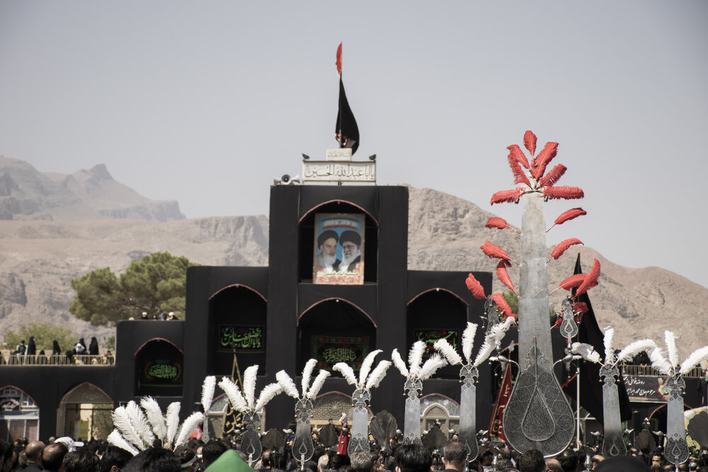 مراسم ظهر عاشورای هیئات مذهبی تفت یزد برگزار شد