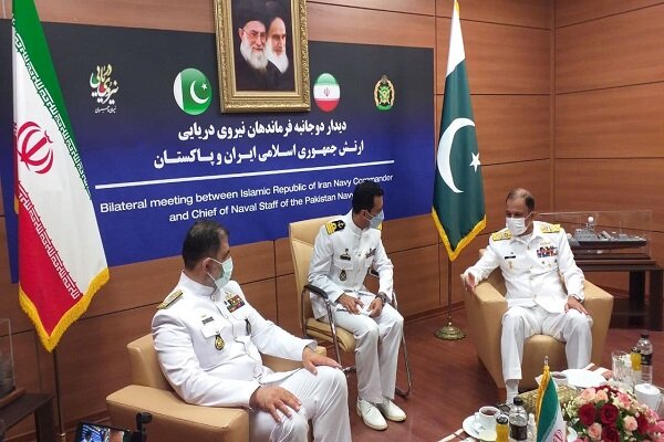 Iranian, Pak navy commanders hold meeting on bilateral ties