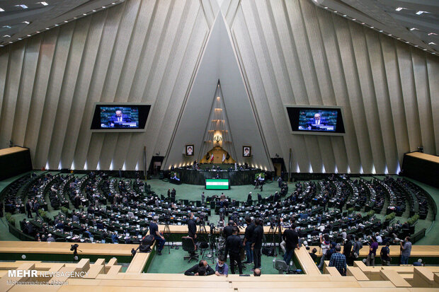 البرلمان الإيراني يدرس مشاريع القوانين المدرجة على جدول أعماله بجلسة مغلقة