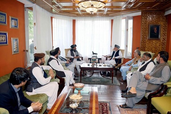 Afganistan’ın eski devlet başkanı Hamid Karzai, Taliban’la görüştü