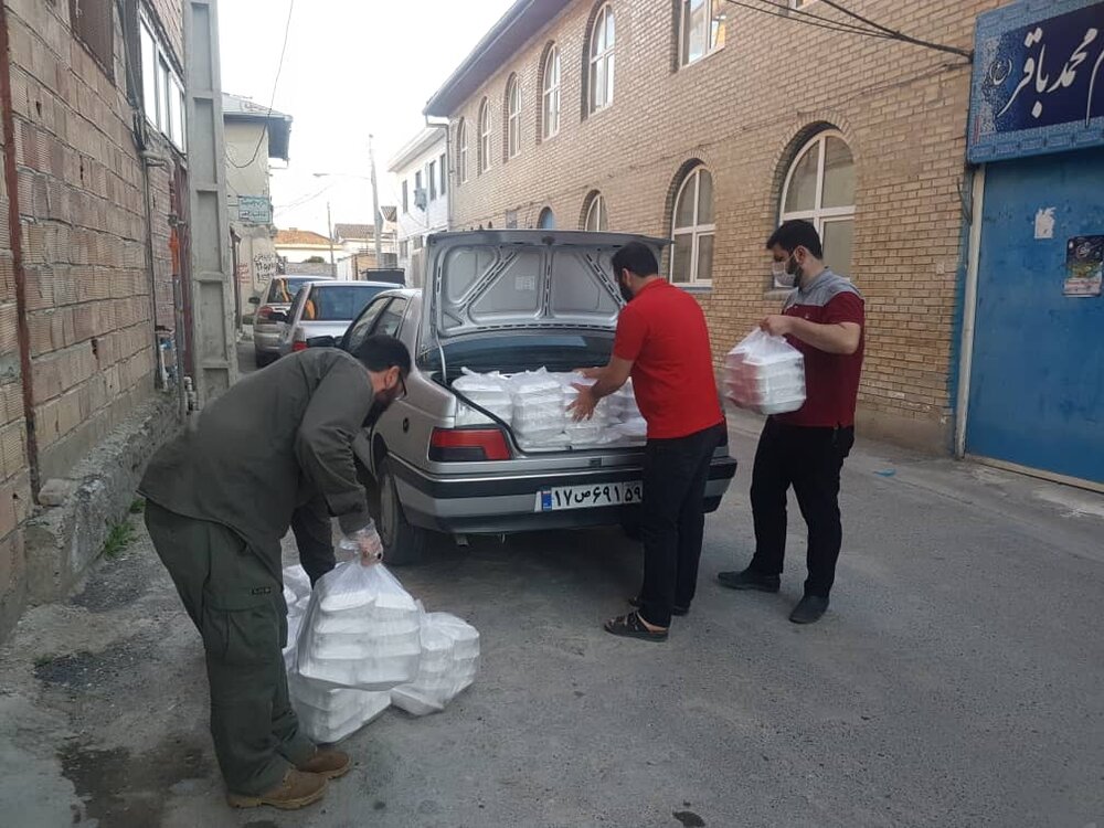 توزیع ۱۲ هزار غذای متبرک بین پناهجویان افغانستانی تربت جام