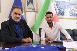 هافبک تیم فوتبال استقلال قراردادش را تمدید کرد