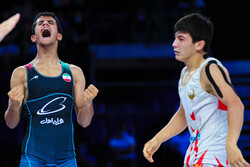 5 Iranian junior wrestlers into final of Asian championships