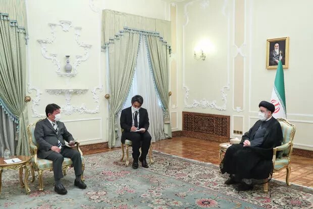 Japanese FM in Tehran meets with President Raeisi, FM Zarif