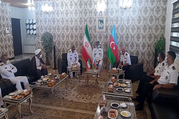 Iranian, Azeri Navy commanders underline expansion of coop.