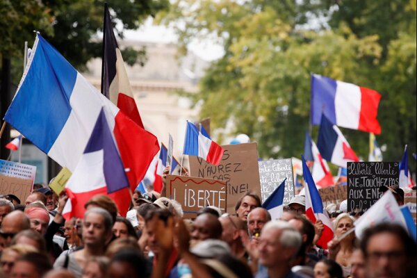 اعتراضات فرانسوی‌ها علیه سیاست‌های کرونایی «ماکرون»
