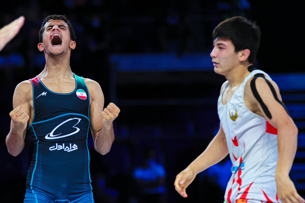 5 Iranian junior wrestlers into final of Asian championships 