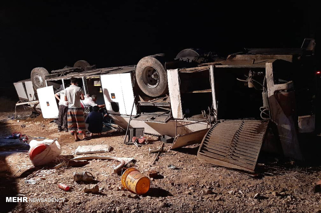 واژگونی اتوبوس در قزوین یک کشته و ۲۶ مصدوم برجا گذاشت