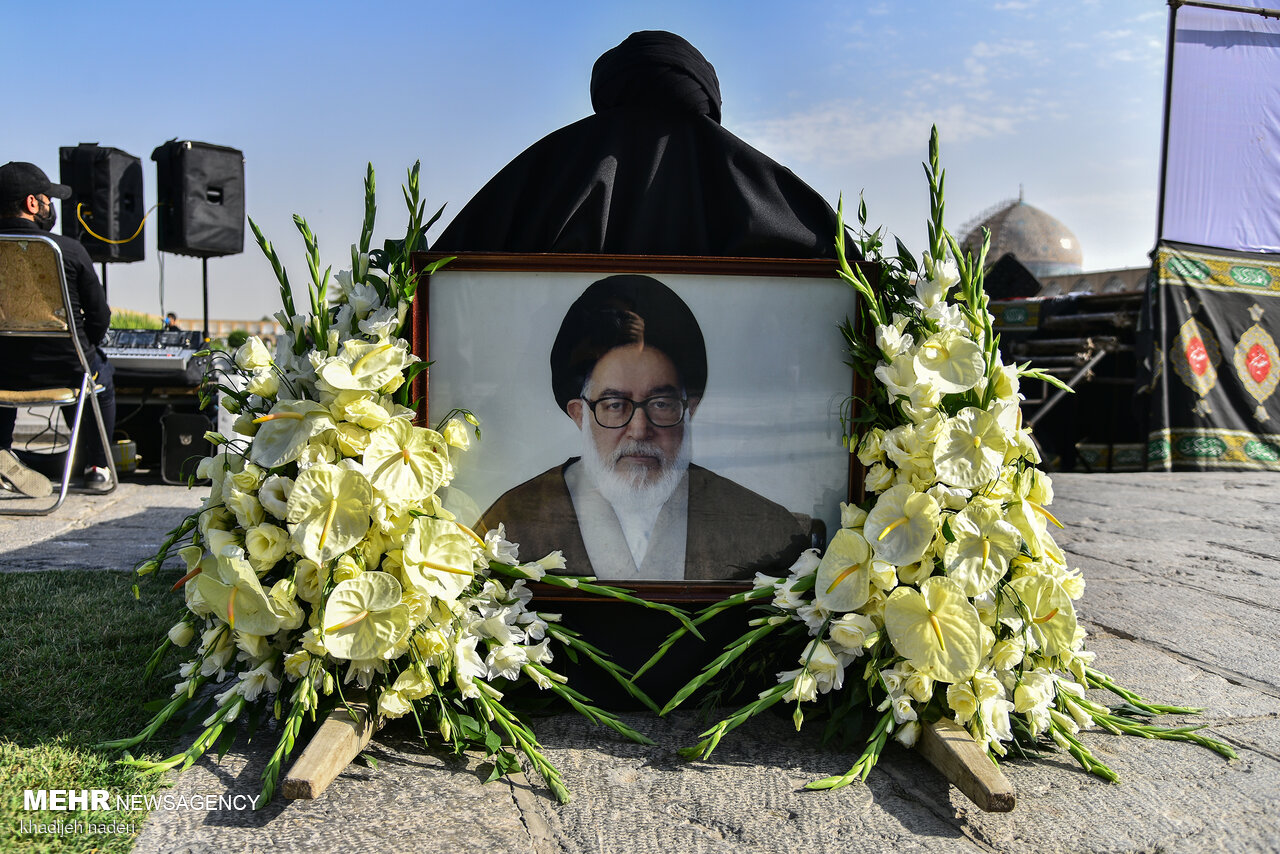 پیکر آیت الله فقیه ایمانی در اصفهان خاکسپاری شد