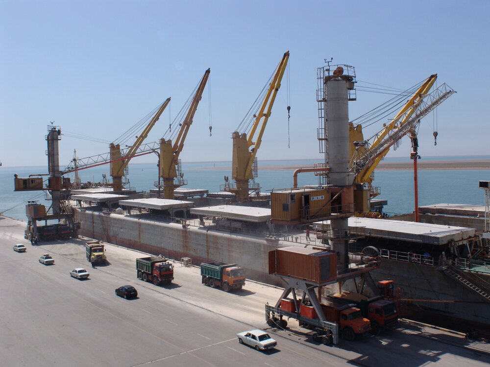 افزایش ظرفیت ارائه خدمات تخلیه و بارگیری به کشتی‌ها در بندر امام