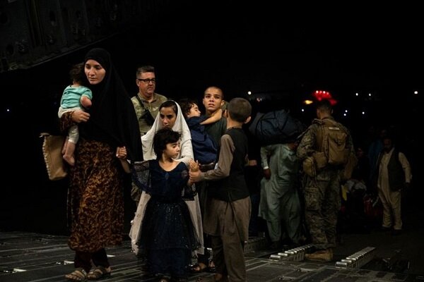 فرود نخستین پرواز حامل پناهجویان افغان در خاک کویت