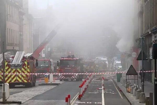 Widespread fire sweeps through Edinburgh, Scotland 