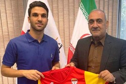 مهاجم فولاد خوزستان قراردادش را با باشگاه تمدید کرد
