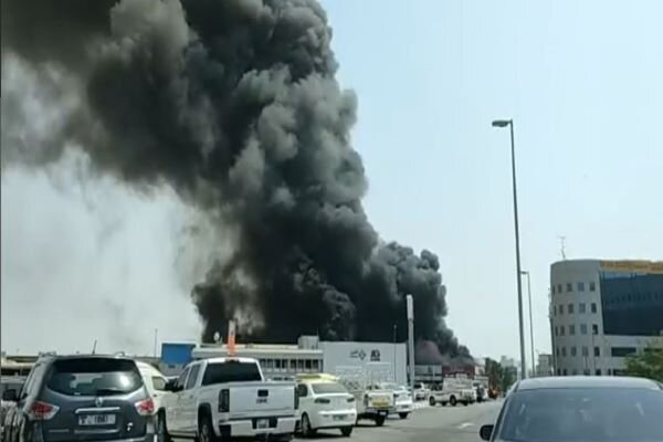 وقوع آتش سوزی شدید در نزدیکی فرودگاه «دُبی» امارات