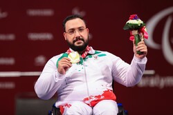 اولین مدال طلای ایران در پارالمپیک به دست آمد/ «وزنه» رستمی طلا شد