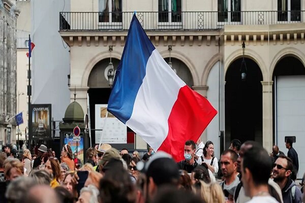 Demonstrations in Paris against Coronavirus health pass