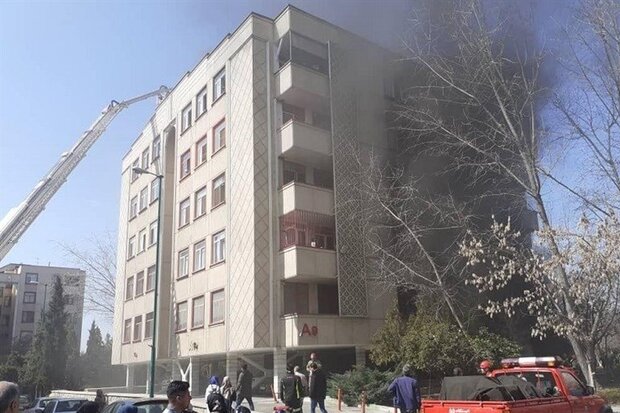 آتش سوزی طبقات ۲ و ۳ مجتمع ساختمانی در گرگان/ حریق اطفا شد